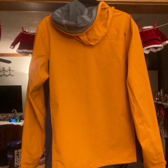 Men’s Medium Vineyard Vines On-The-Go Packable Rain Shell – Orange - Picture 2 of 9